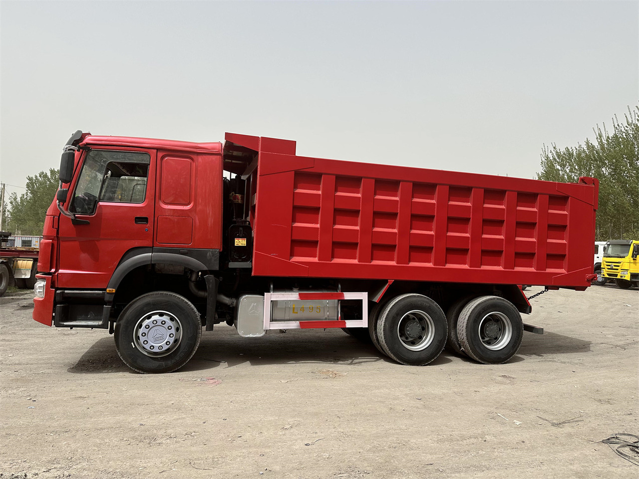 SINOTRUK Howo Dump truck 371 - Camión volquete: foto 3 SINOTRUK Howo Dump truck 371 - Camión volquete: foto 3