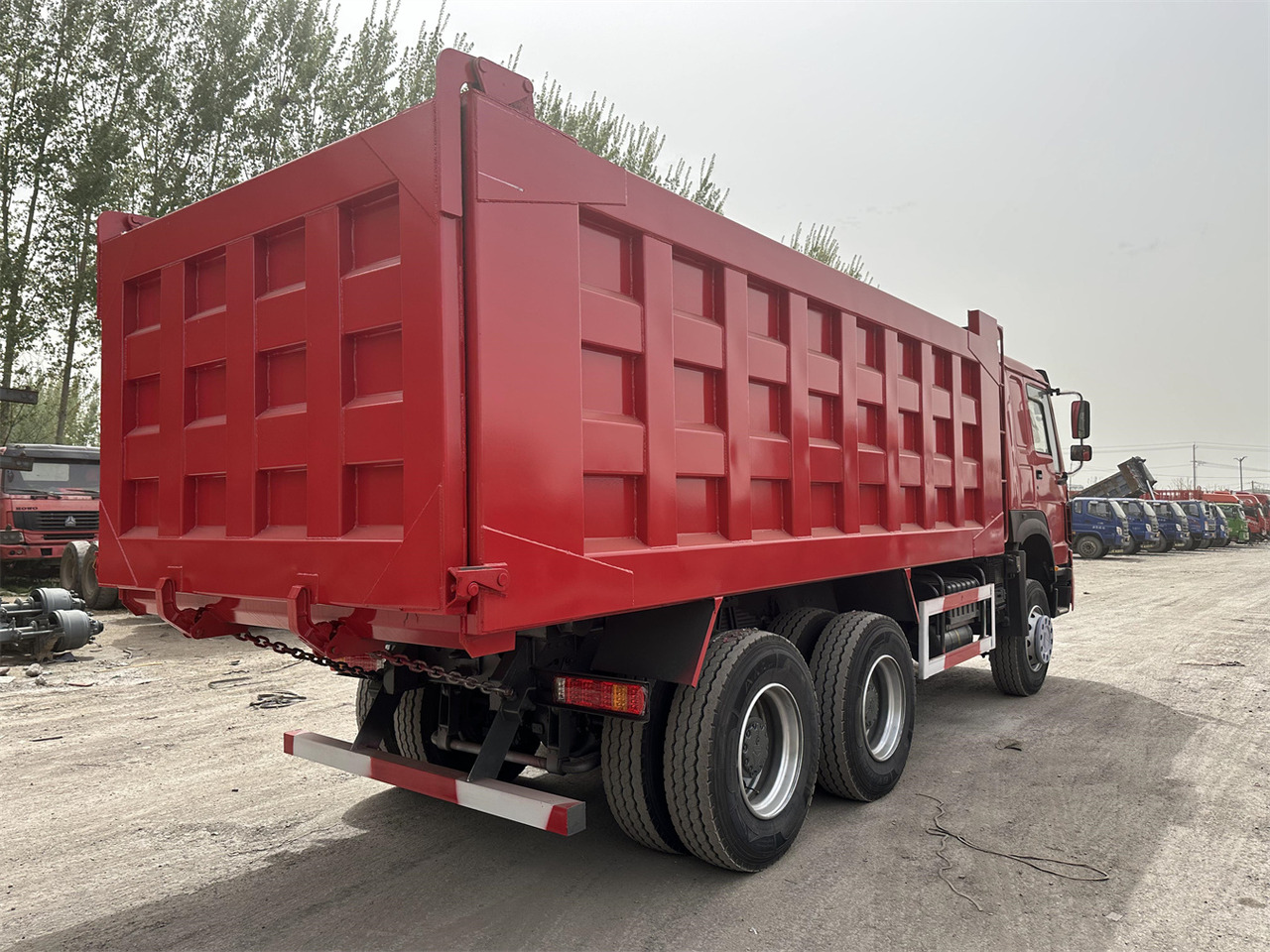 SINOTRUK Howo Dump truck 371 - Camión volquete: foto 4 SINOTRUK Howo Dump truck 371 - Camión volquete: foto 4