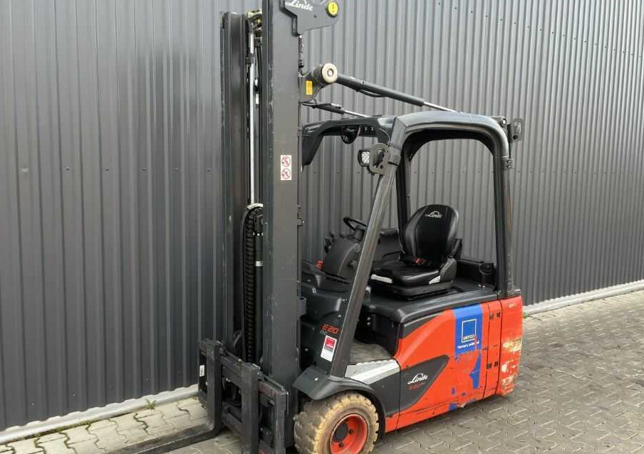 Linde E20L-02 - Carretilla elevadora eléctrica: foto 1 Linde E20L-02 - Carretilla elevadora eléctrica: foto 1