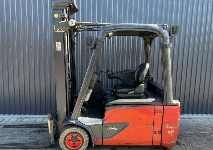 Linde E20L-02 - Carretilla elevadora eléctrica: foto 2 Linde E20L-02 - Carretilla elevadora eléctrica: foto 2