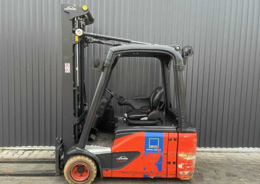 Linde E20L-02 - Carretilla elevadora eléctrica: foto 2 Linde E20L-02 - Carretilla elevadora eléctrica: foto 2