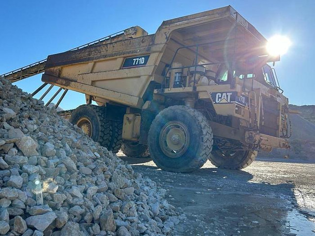 Caterpillar 771D - Dúmper: foto 2 Caterpillar 771D - Dúmper: foto 2