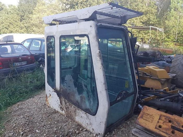 Liebherr A904 R904 A914 R914 A924 R924 A934 R934 A944 R944 A954 R954 - - Cabina e interior: foto 3 Liebherr A904 R904 A914 R914 A924 R924 A934 R934 A944 R944 A954 R954 - - Cabina e interior: foto 3