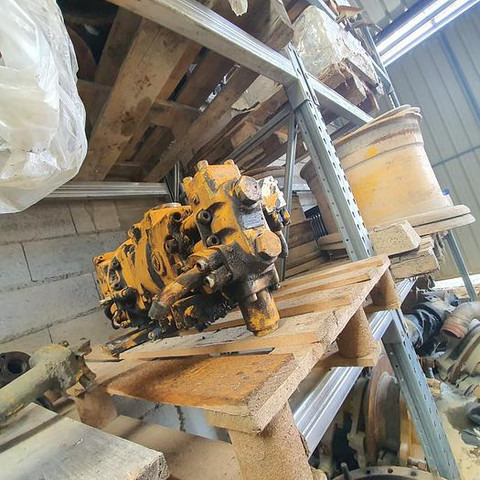 Liebherr 922 - Piezas de recambio: foto 3 Liebherr 922 - Piezas de recambio: foto 3