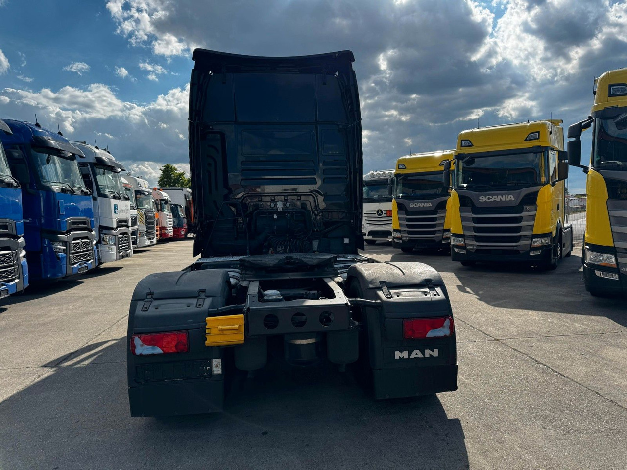 MAN TGX 18.500 * XXL * VOLLVERKLEIDUNG * - Cabeza tractora: foto 5 MAN TGX 18.500 * XXL * VOLLVERKLEIDUNG * - Cabeza tractora: foto 5