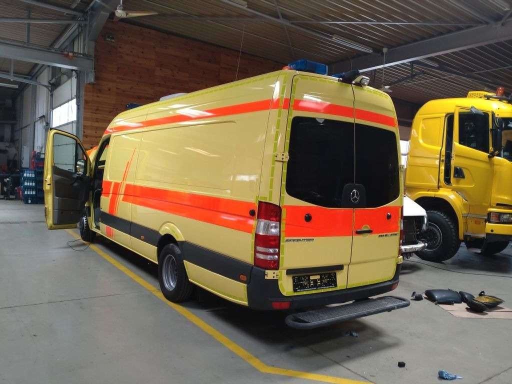 Mercedes-Benz Sprinter ITW RTW 519 2x on Stock - Ambulancia: foto 1 Mercedes-Benz Sprinter ITW RTW 519 2x on Stock - Ambulancia: foto 1