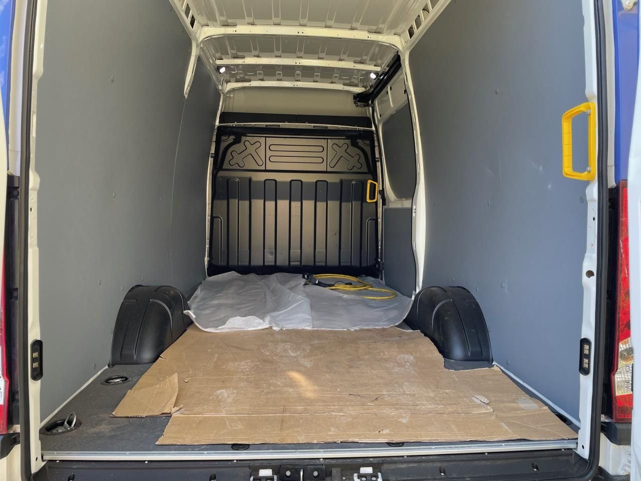 Iveco 35S14 E (eDaily) Klima AHK ZV - Furgón, Furgoneta eléctrica: foto 5 Iveco 35S14 E (eDaily) Klima AHK ZV - Furgón, Furgoneta eléctrica: foto 5