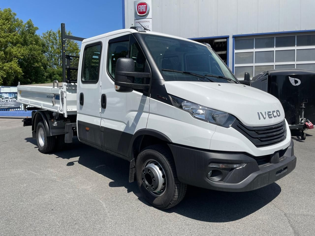 Iveco Daily 70C18H DK - Volquete furgoneta: foto 2 Iveco Daily 70C18H DK - Volquete furgoneta: foto 2
