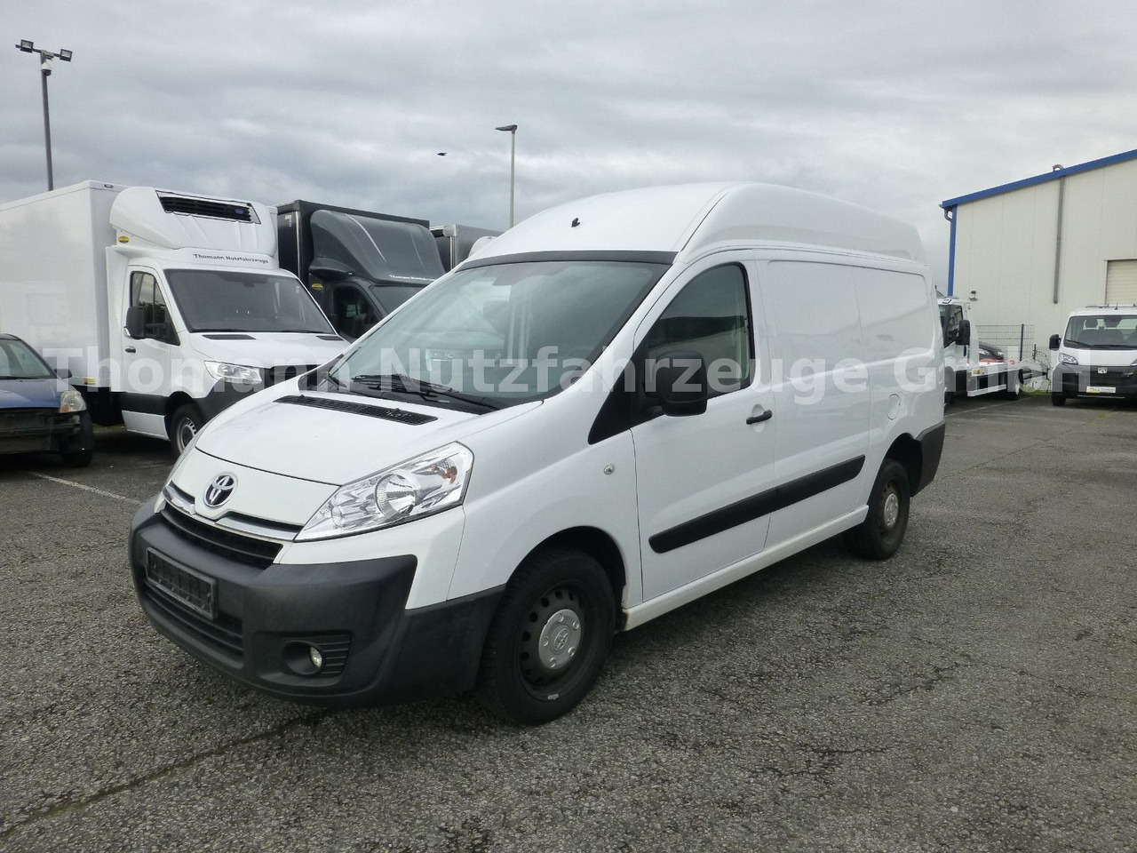 Toyota PROACE 2.0d L2H2 Klima Standheizung - Furgoneta pequeña: foto 2 Toyota PROACE 2.0d L2H2 Klima Standheizung - Furgoneta pequeña: foto 2