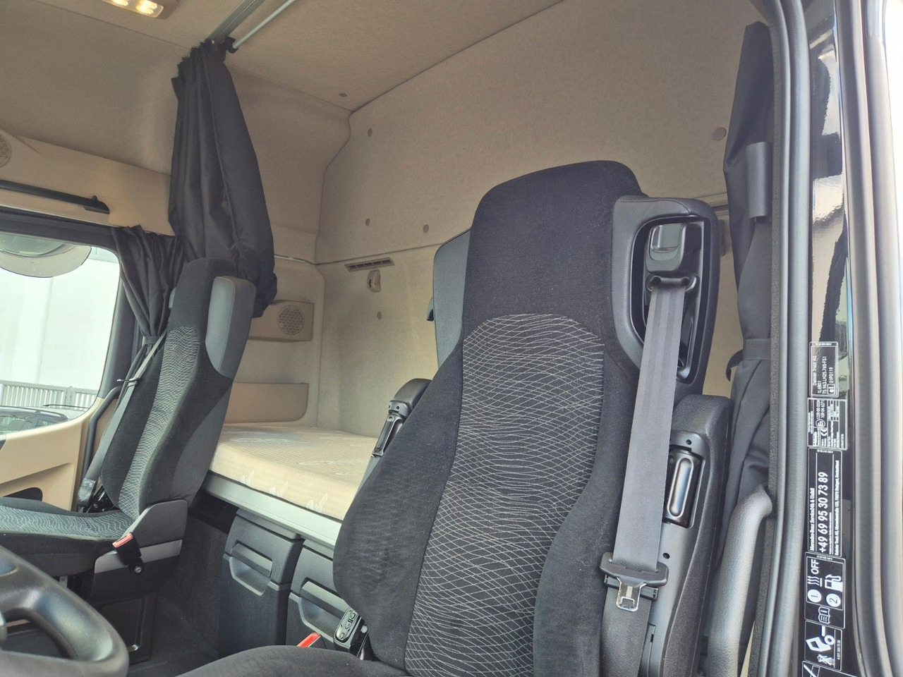 Cabeza tractora Mercedes-Benz Actros 1848 LS Hydraulik Reatarder Standklima: foto 19 Cabeza tractora Mercedes-Benz Actros 1848 LS Hydraulik Reatarder Standklima: foto 19