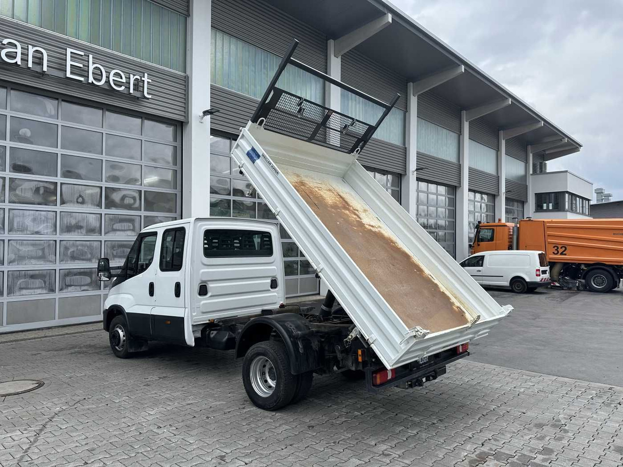 Iveco 70C18H 3-S.Kipper *R.3750mm*7Sitze*AHK* - Volquete furgoneta: foto 3 Iveco 70C18H 3-S.Kipper *R.3750mm*7Sitze*AHK* - Volquete furgoneta: foto 3