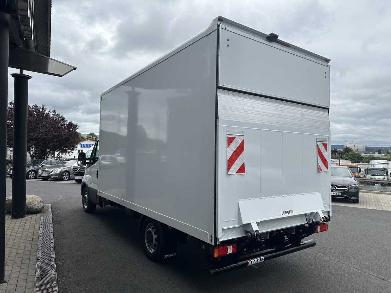 Iveco Daily 35S16 HA8/P Koffer *R4.100mm* LBW*Luft* - Furgoneta caja cerrada: foto 5 Iveco Daily 35S16 HA8/P Koffer *R4.100mm* LBW*Luft* - Furgoneta caja cerrada: foto 5