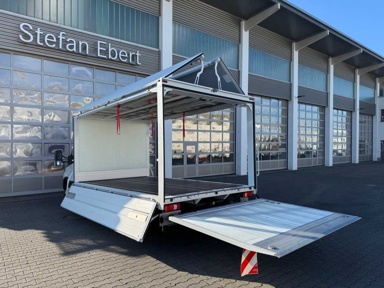 Iveco Daily 70C18 HA8 *LBW*Schwenkwandkoffer* - Furgoneta caja cerrada: foto 4 Iveco Daily 70C18 HA8 *LBW*Schwenkwandkoffer* - Furgoneta caja cerrada: foto 4