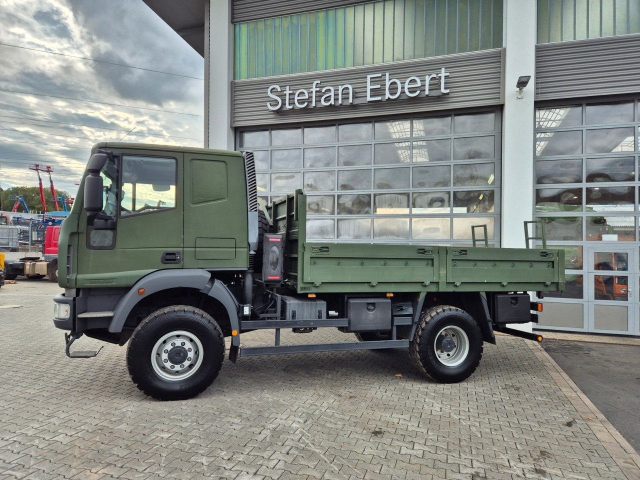 Iveco Eurocargo ML100E22WM-BW 4x4 Pritsche L-Haus Bett - Camión caja abierta: foto 5 Iveco Eurocargo ML100E22WM-BW 4x4 Pritsche L-Haus Bett - Camión caja abierta: foto 5