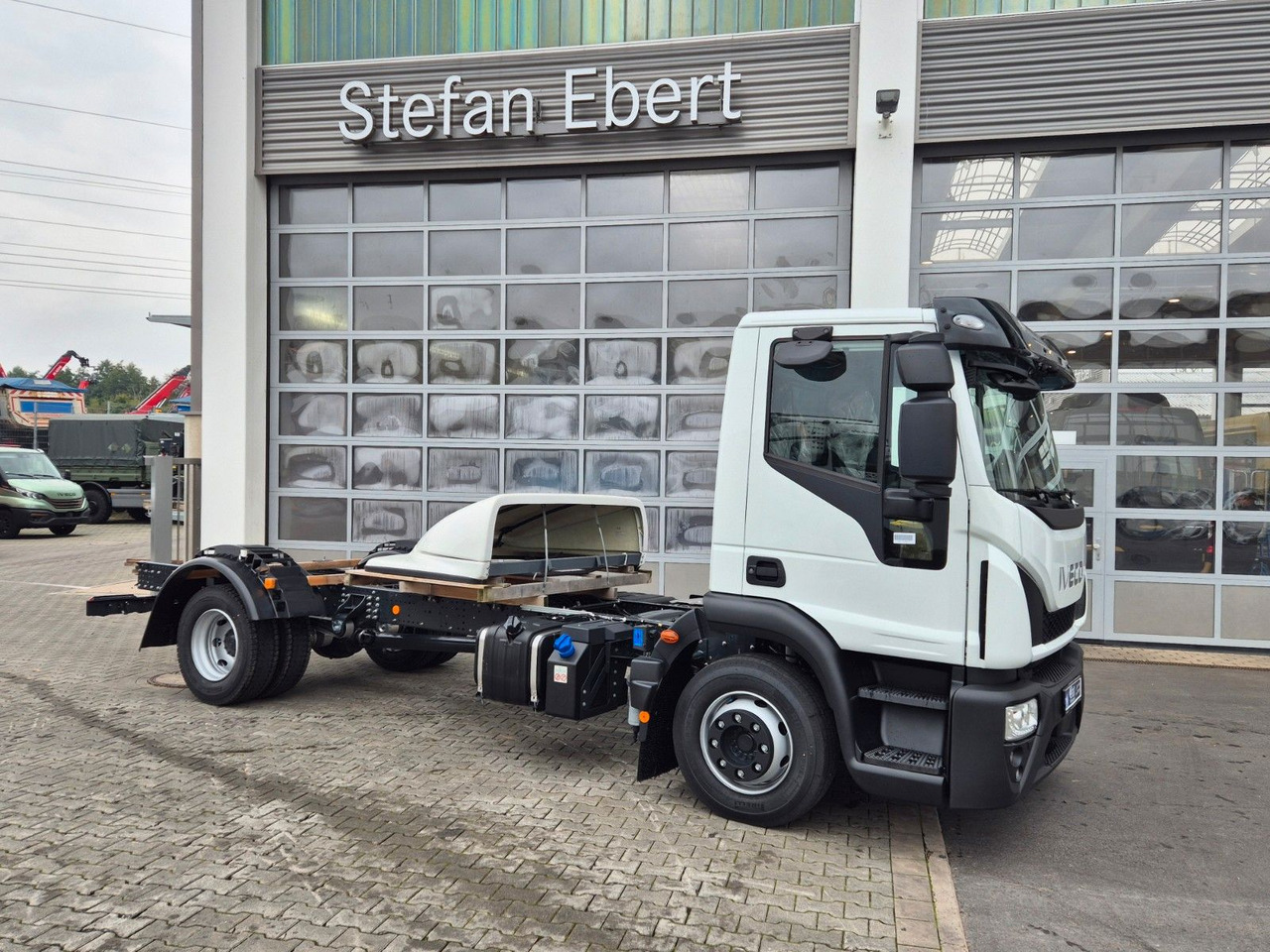 Iveco Eurocargo ML120E21/FP Spoiler Klima Xenon 3 St. - Camión chasis: foto 5 Iveco Eurocargo ML120E21/FP Spoiler Klima Xenon 3 St. - Camión chasis: foto 5