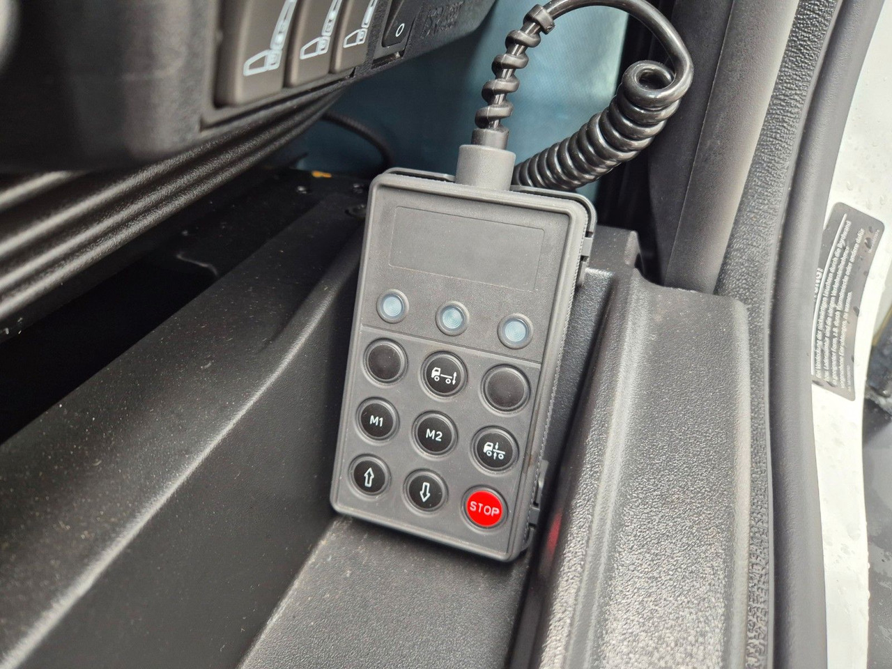 Camión caja abierta Iveco Eurocargo ML140E28/P Gerüstbau 3 Sitze AHK Klima: foto 22