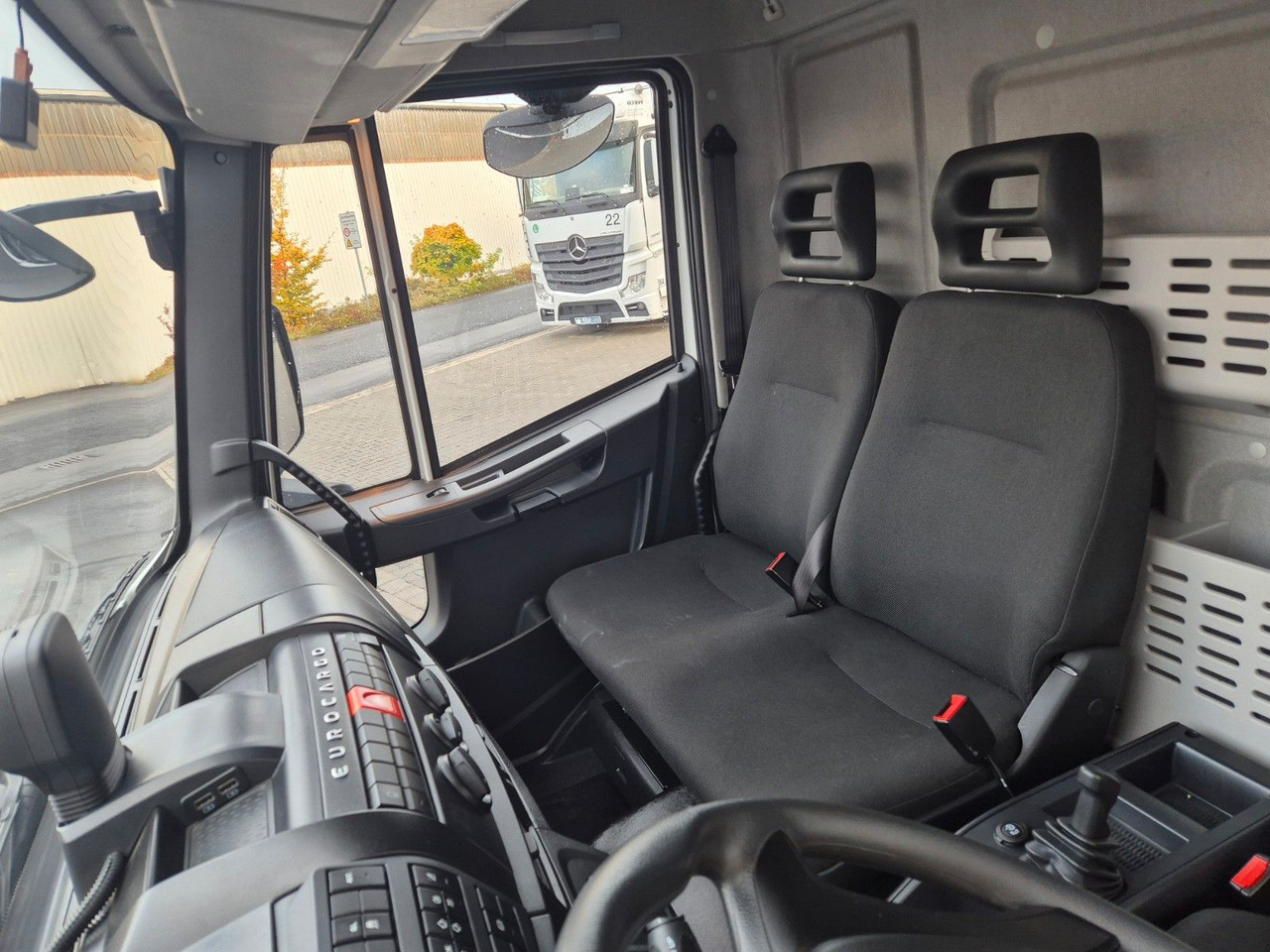 Furgoneta caja cerrada Iveco Eurocargo ML75E21 LBW Klima 3 Sitze: foto 26