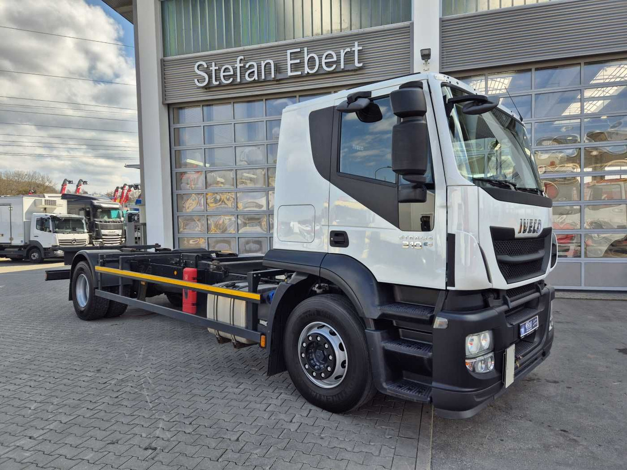 Iveco Stralis AT190S31/P BDF Klima Standh. AHK Bett - Camión portacontenedore/ Intercambiable: foto 2 Iveco Stralis AT190S31/P BDF Klima Standh. AHK Bett - Camión portacontenedore/ Intercambiable: foto 2