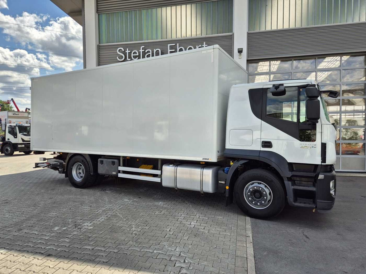Iveco Stralis AT190S42/FP-D LBW Bär 1.500kg faltbar - Camión caja cerrada: foto 5 Iveco Stralis AT190S42/FP-D LBW Bär 1.500kg faltbar - Camión caja cerrada: foto 5