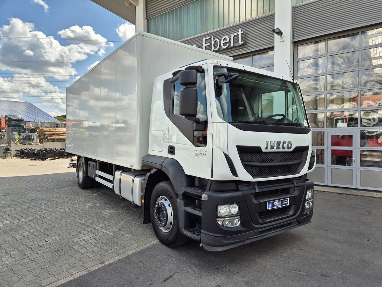 Iveco Stralis AT190S42/FP-D LBW Bär 1.500kg faltbar - Camión caja cerrada: foto 3 Iveco Stralis AT190S42/FP-D LBW Bär 1.500kg faltbar - Camión caja cerrada: foto 3