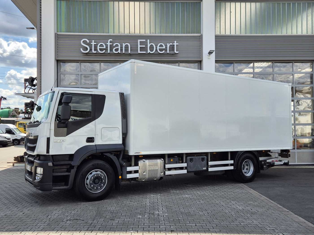 Iveco Stralis AT190S42/FP-D LBW Bär 1.500kg faltbar - Camión caja cerrada: foto 4 Iveco Stralis AT190S42/FP-D LBW Bär 1.500kg faltbar - Camión caja cerrada: foto 4