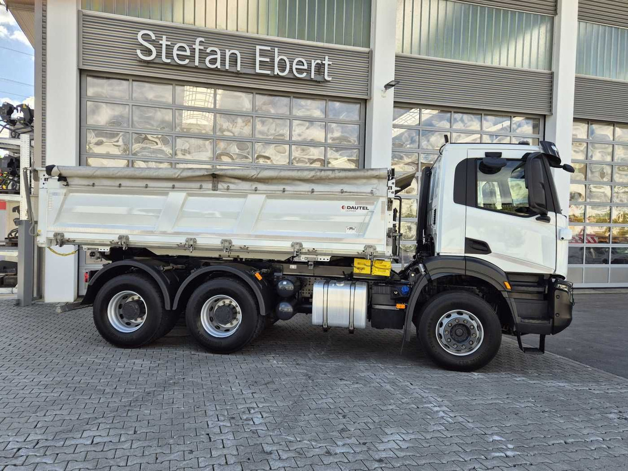 Iveco X-Way AD300X48Z HR 6x4 Intarder Bordmatic Kamera - Camión volquete: foto 5 Iveco X-Way AD300X48Z HR 6x4 Intarder Bordmatic Kamera - Camión volquete: foto 5