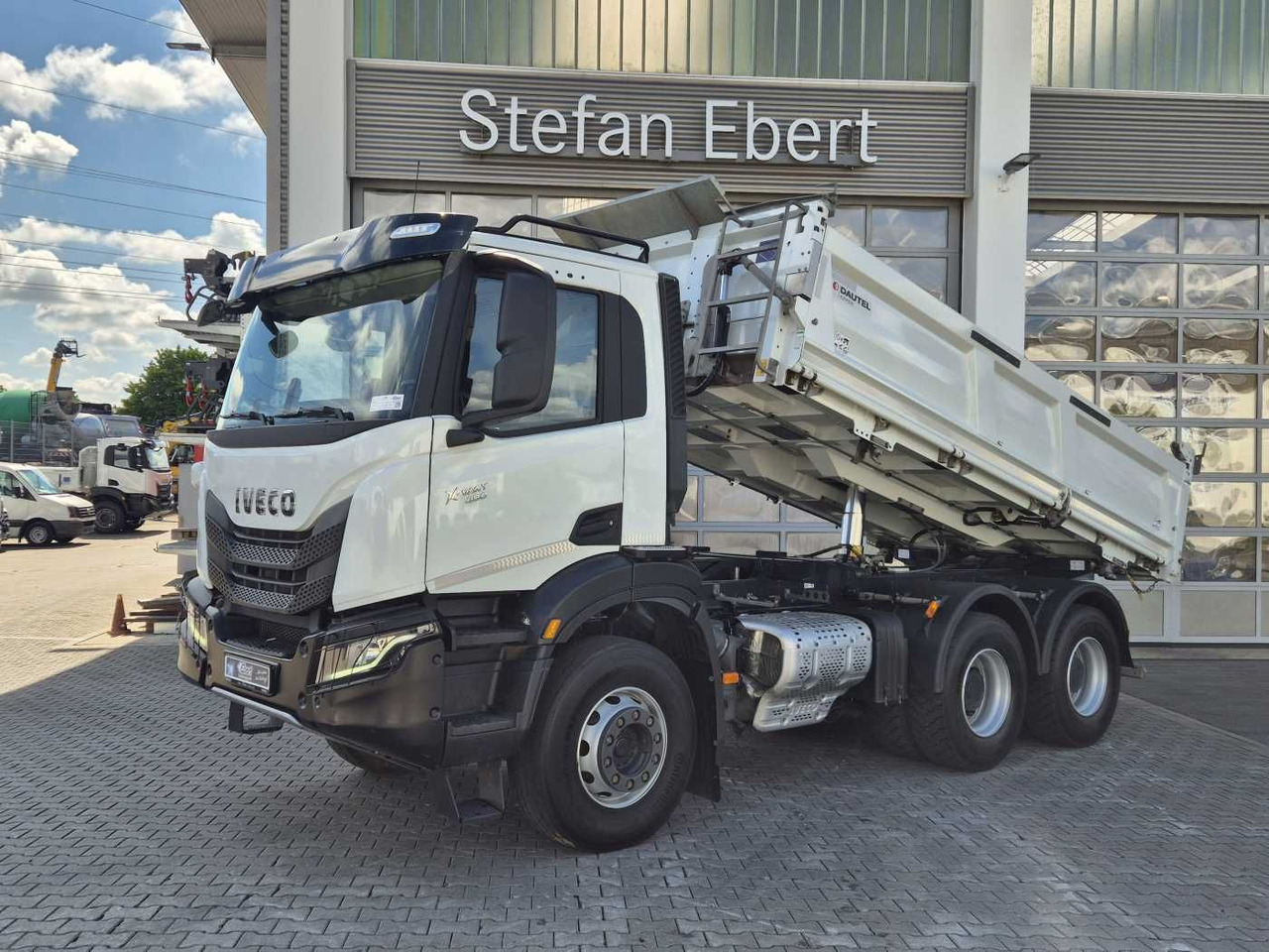 Iveco X-Way AD300X48Z HR 6x4 Intarder Bordmatic Kamera - Camión volquete: foto 1 Iveco X-Way AD300X48Z HR 6x4 Intarder Bordmatic Kamera - Camión volquete: foto 1