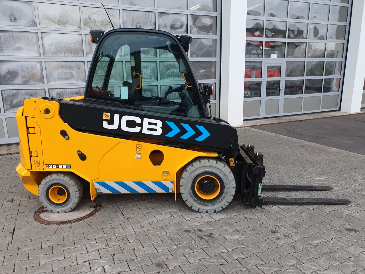 JCB TLT 35-22E Teletruck / nur 149h! / 2022 / SS - Manipulador telescópico: foto 2 JCB TLT 35-22E Teletruck / nur 149h! / 2022 / SS - Manipulador telescópico: foto 2
