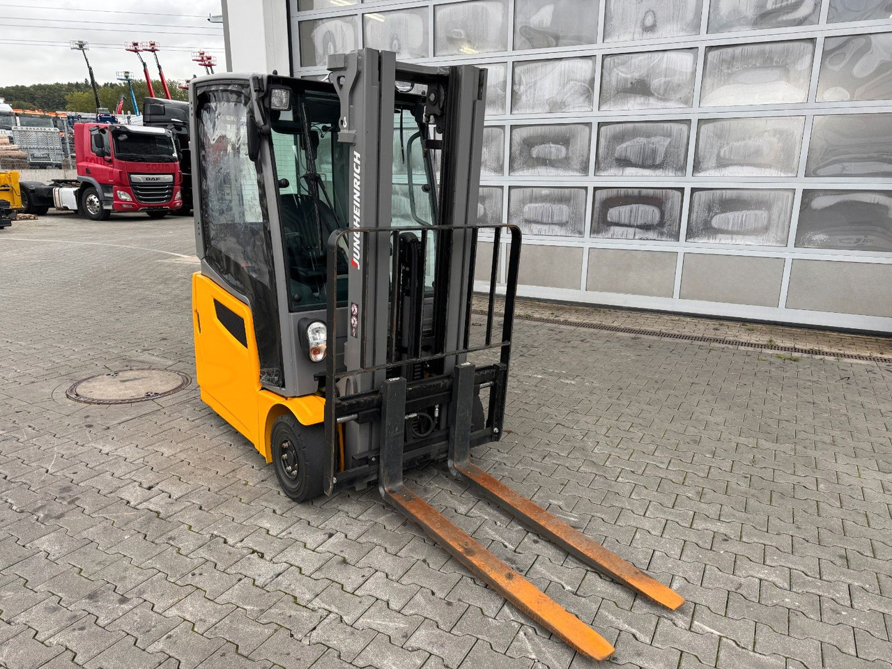 Jungheinrich EFG 215 / Triplex: 4.25m! / SS / nur 2.819h! - Carretilla elevadora eléctrica: foto 3 Jungheinrich EFG 215 / Triplex: 4.25m! / SS / nur 2.819h! - Carretilla elevadora eléctrica: foto 3