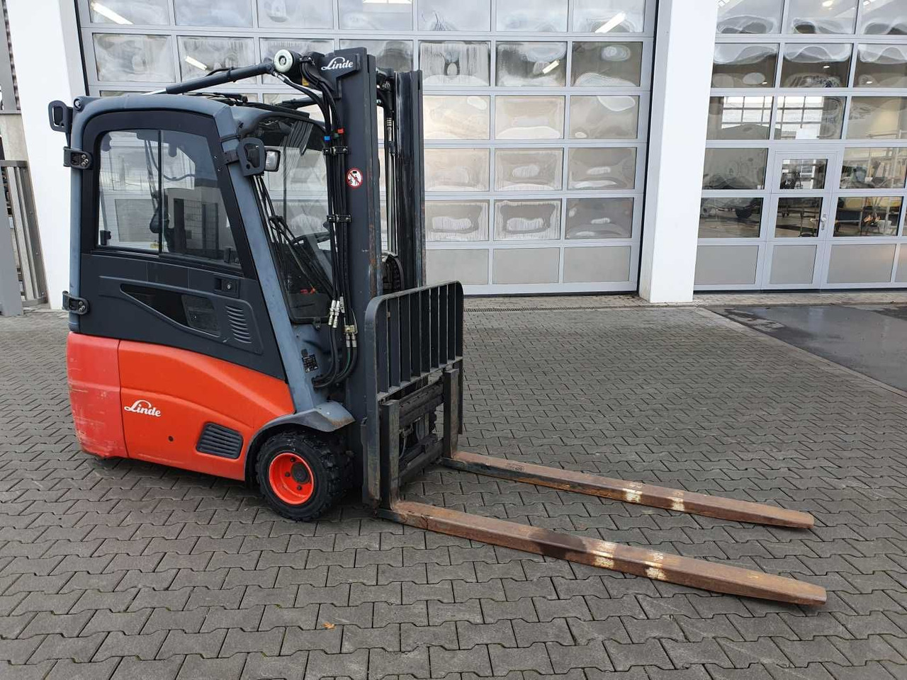Linde E18 - 01 / Triplex: 4.50m! / SS / nur 5.672h! - Carretilla elevadora eléctrica: foto 2 Linde E18 - 01 / Triplex: 4.50m! / SS / nur 5.672h! - Carretilla elevadora eléctrica: foto 2
