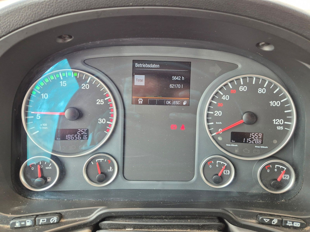 Camión caja abierta, Camión grúa MAN TGS 26.420 6x2-4 LL Hiab 177K PRO 2 Stück: foto 24 Camión caja abierta, Camión grúa MAN TGS 26.420 6x2-4 LL Hiab 177K PRO 2 Stück: foto 24