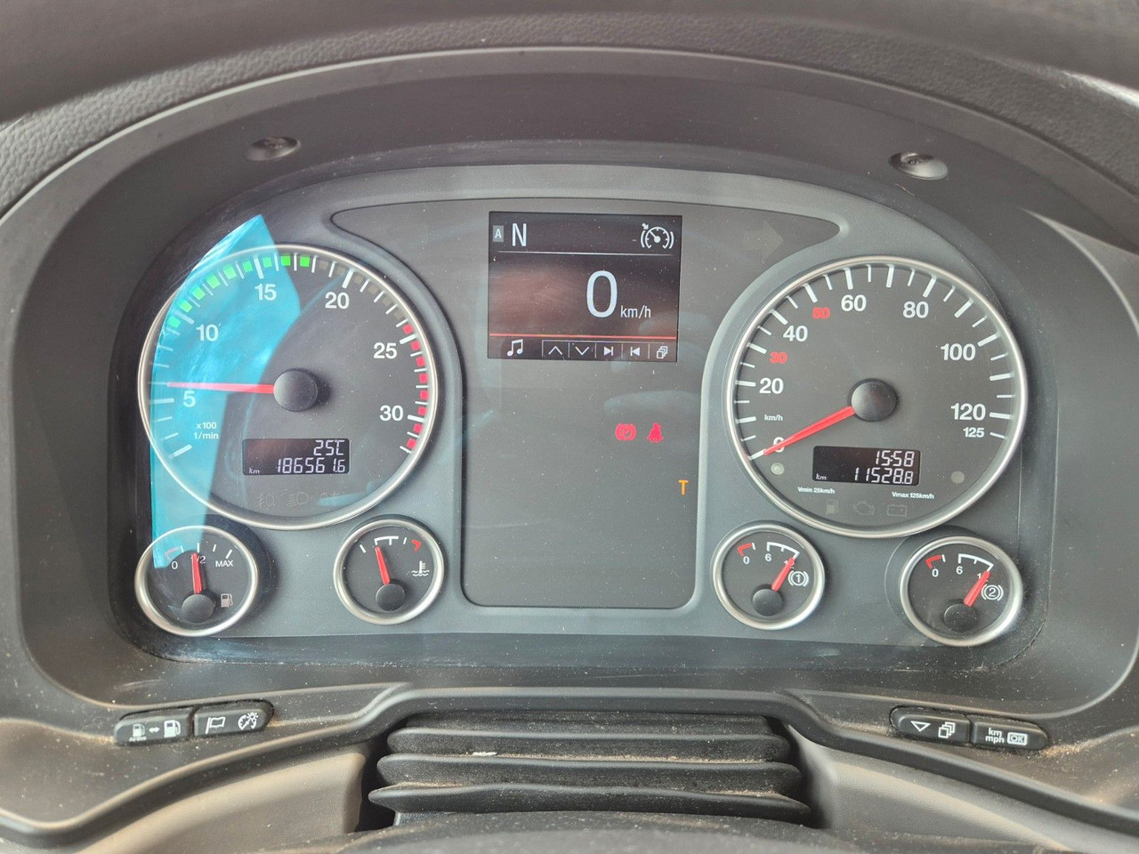 Camión caja abierta, Camión grúa MAN TGS 26.420 6x2-4 LL Hiab 177K PRO 2 Stück: foto 25 Camión caja abierta, Camión grúa MAN TGS 26.420 6x2-4 LL Hiab 177K PRO 2 Stück: foto 25