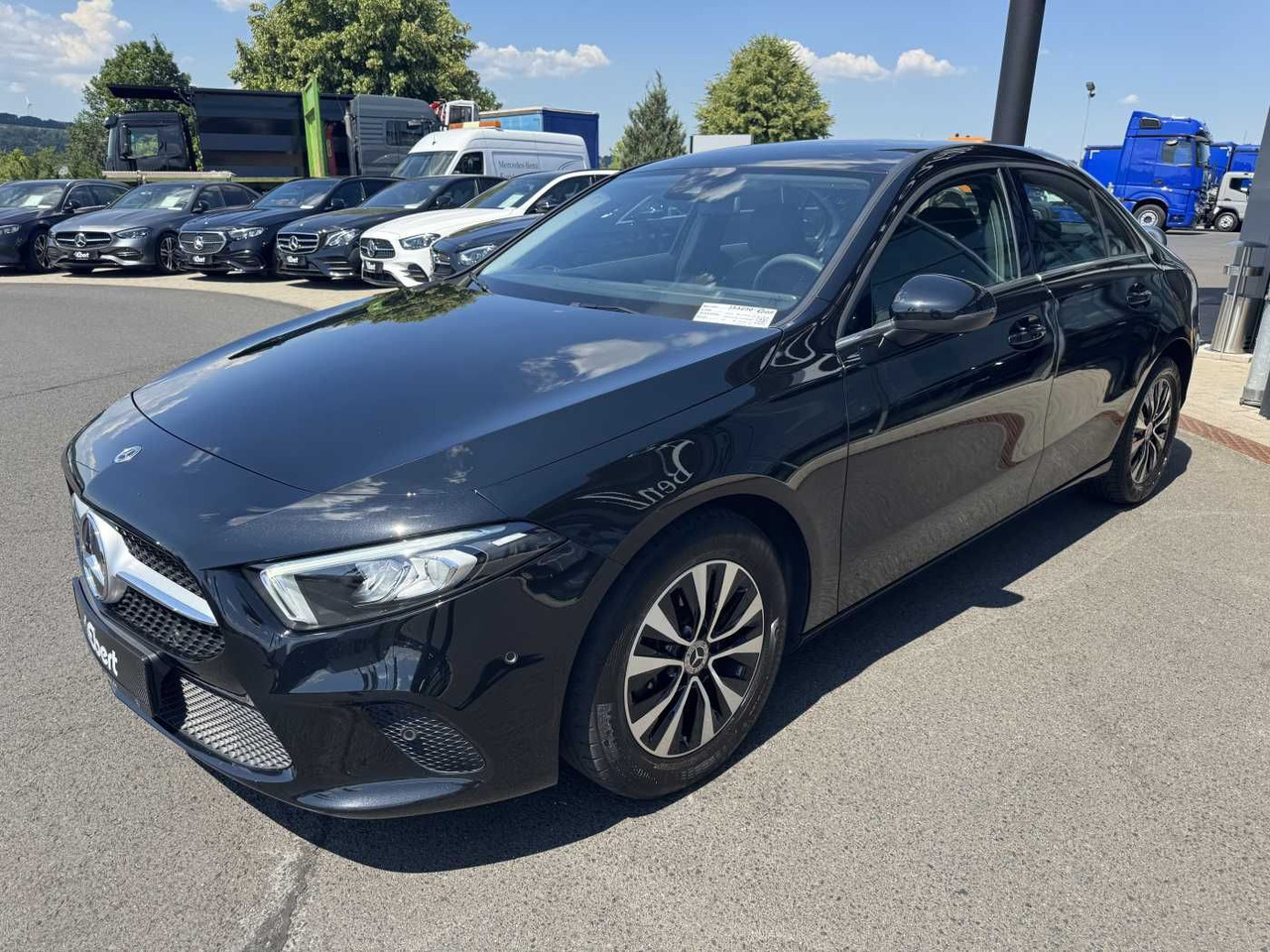 Mercedes-Benz A 180d 8G LED+Carplay+SpurH+DAB+SHZ - Sedan: foto 2 Mercedes-Benz A 180d 8G LED+Carplay+SpurH+DAB+SHZ - Sedan: foto 2