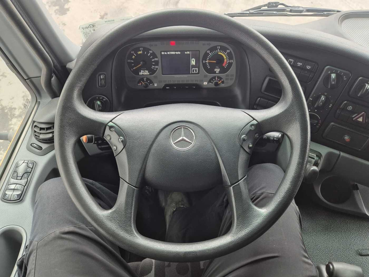 Barredora vial Mercedes-Benz Actros 2032 A 4x4 Bucher STKF 9500 Airport 30x: foto 12