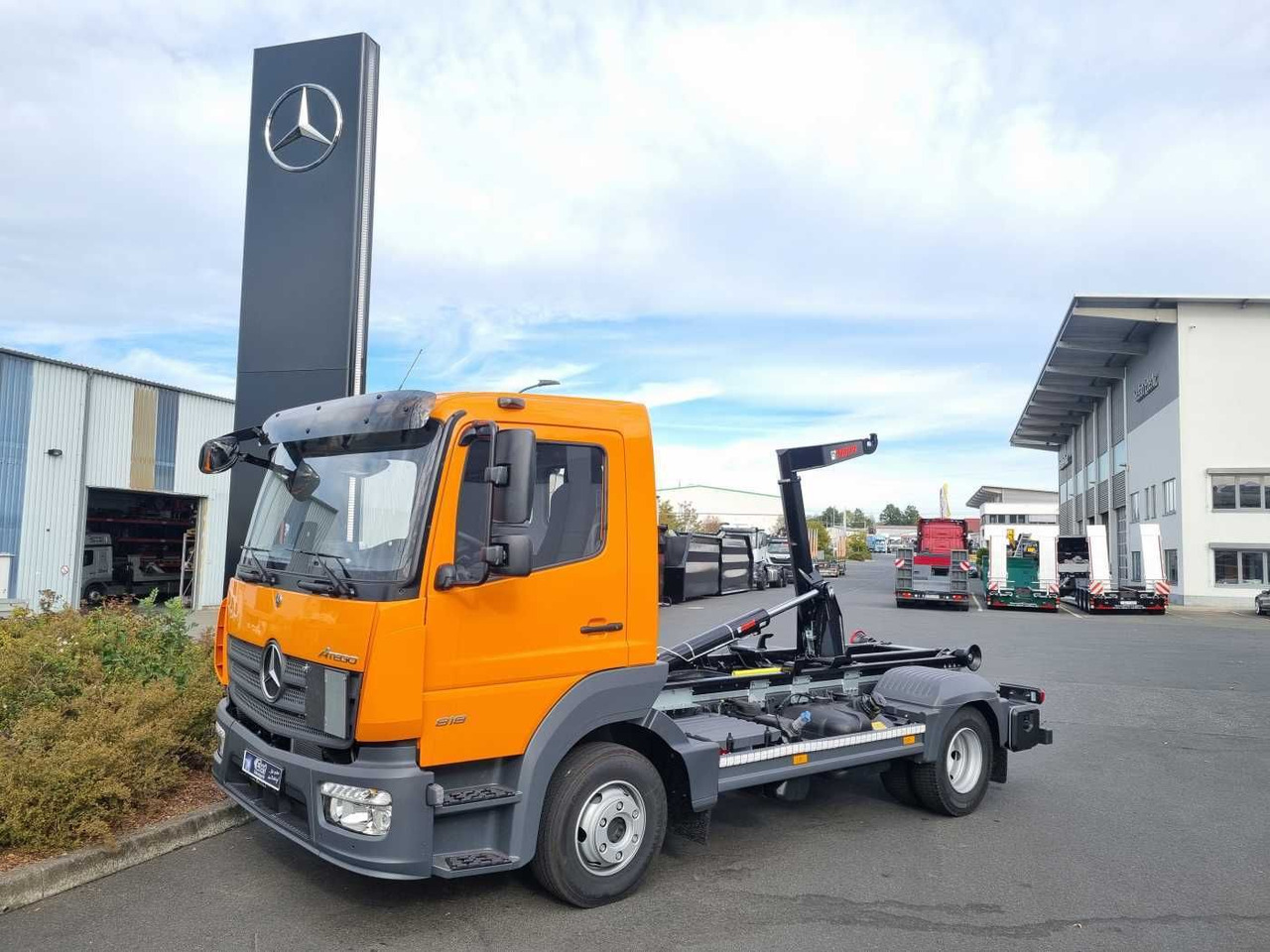 Mercedes-Benz Atego 818 K 4x2 HIAB XR5S3650 AHK Klima - Camión multibasculante: foto 1 Mercedes-Benz Atego 818 K 4x2 HIAB XR5S3650 AHK Klima - Camión multibasculante: foto 1