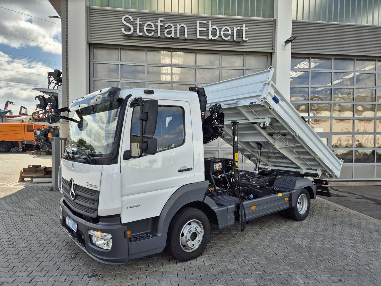 Mercedes-Benz Atego 823 KK Kipper+Kran+Funk+Greifersteuerung - Volquete furgoneta: foto 1 Mercedes-Benz Atego 823 KK Kipper+Kran+Funk+Greifersteuerung - Volquete furgoneta: foto 1