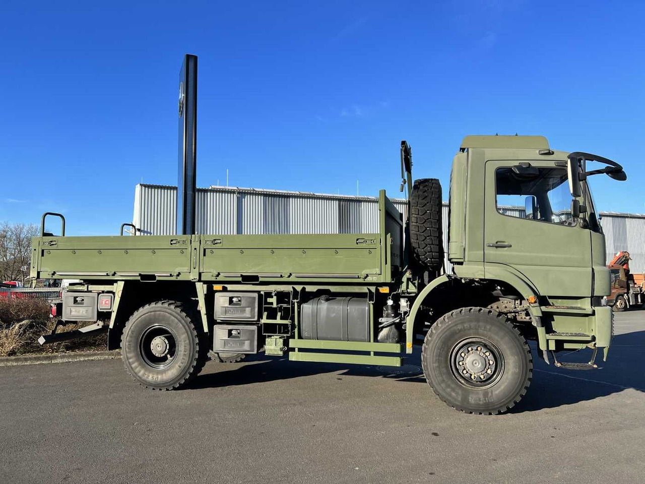 Mercedes-Benz Axor 1829 A 4x4 Pritsche - Camión caja abierta: foto 5 Mercedes-Benz Axor 1829 A 4x4 Pritsche - Camión caja abierta: foto 5