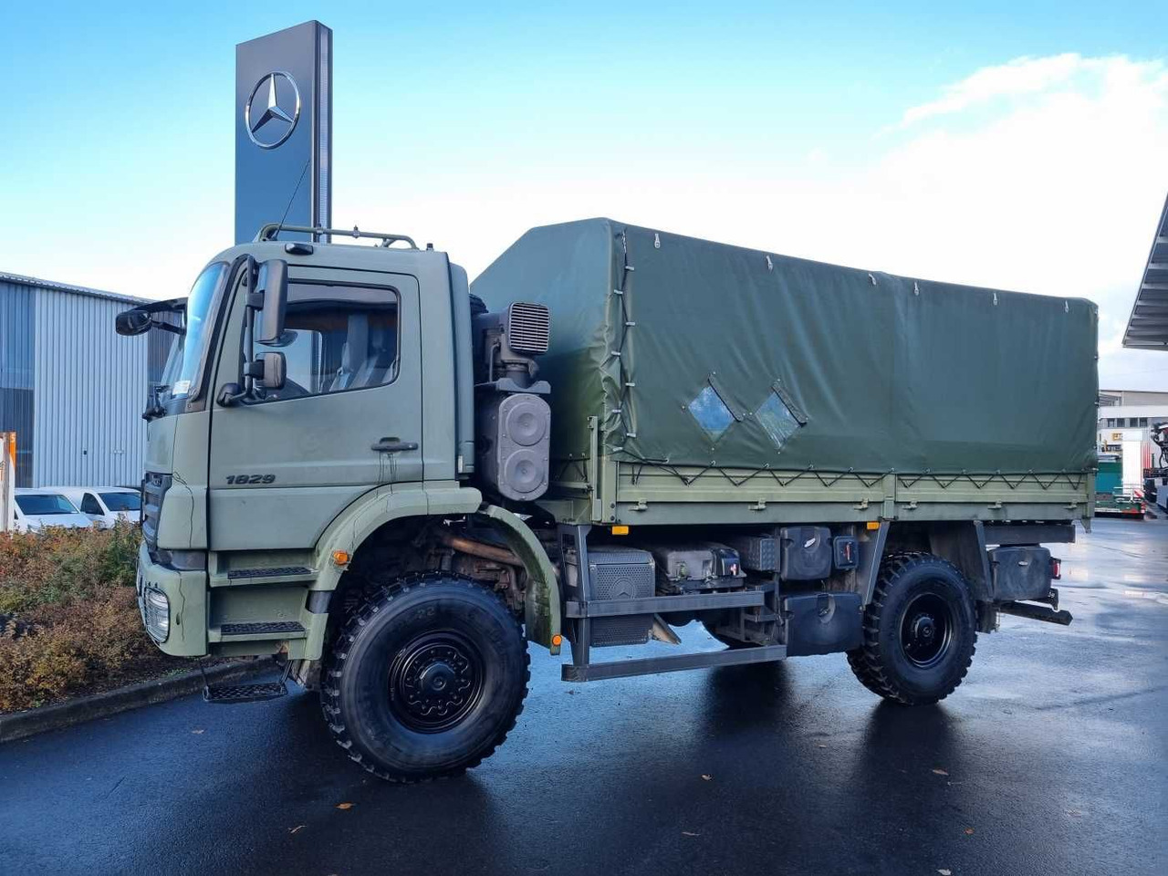 Mercedes-Benz Axor 1829 A 4x4 Pritsche/Plane 10 Stück - Camión lona: foto 4 Mercedes-Benz Axor 1829 A 4x4 Pritsche/Plane 10 Stück - Camión lona: foto 4