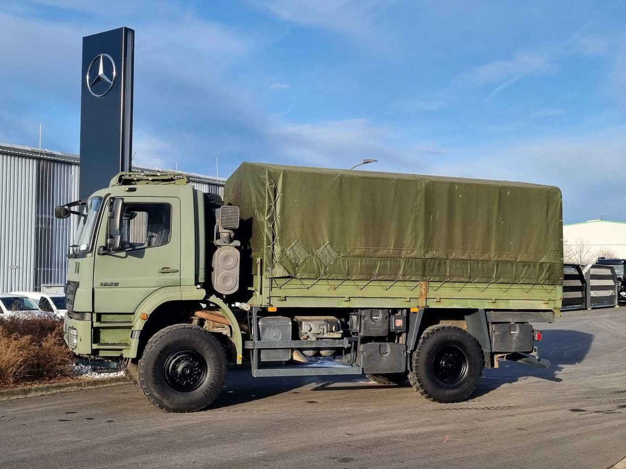 Mercedes-Benz Axor 1829 A 4x4 Pritsche/Plane 10 Stück - Camión caja abierta: foto 5 Mercedes-Benz Axor 1829 A 4x4 Pritsche/Plane 10 Stück - Camión caja abierta: foto 5