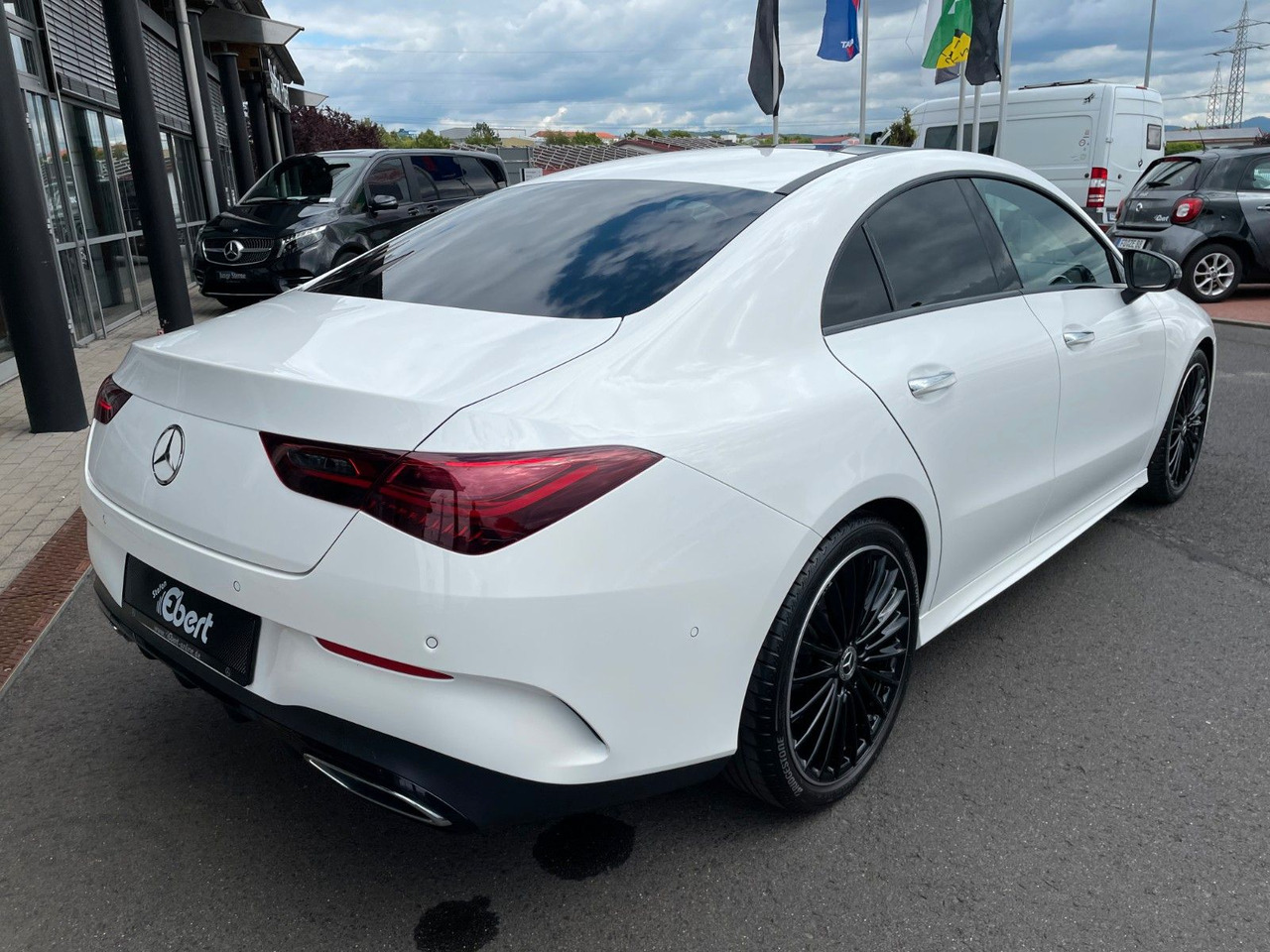 Mercedes-Benz CLA 200 AMG Pano+R-Kamera+19" - Coche: foto 4 Mercedes-Benz CLA 200 AMG Pano+R-Kamera+19" - Coche: foto 4