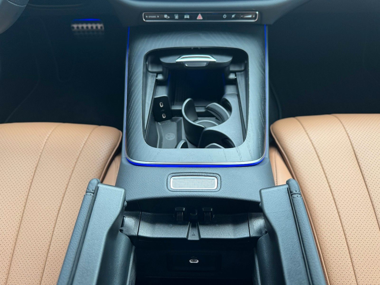 Coche familiar Mercedes-Benz E 220d T AMG+Hyperscreen+Leder+AHK+DistrPro+STH: foto 21