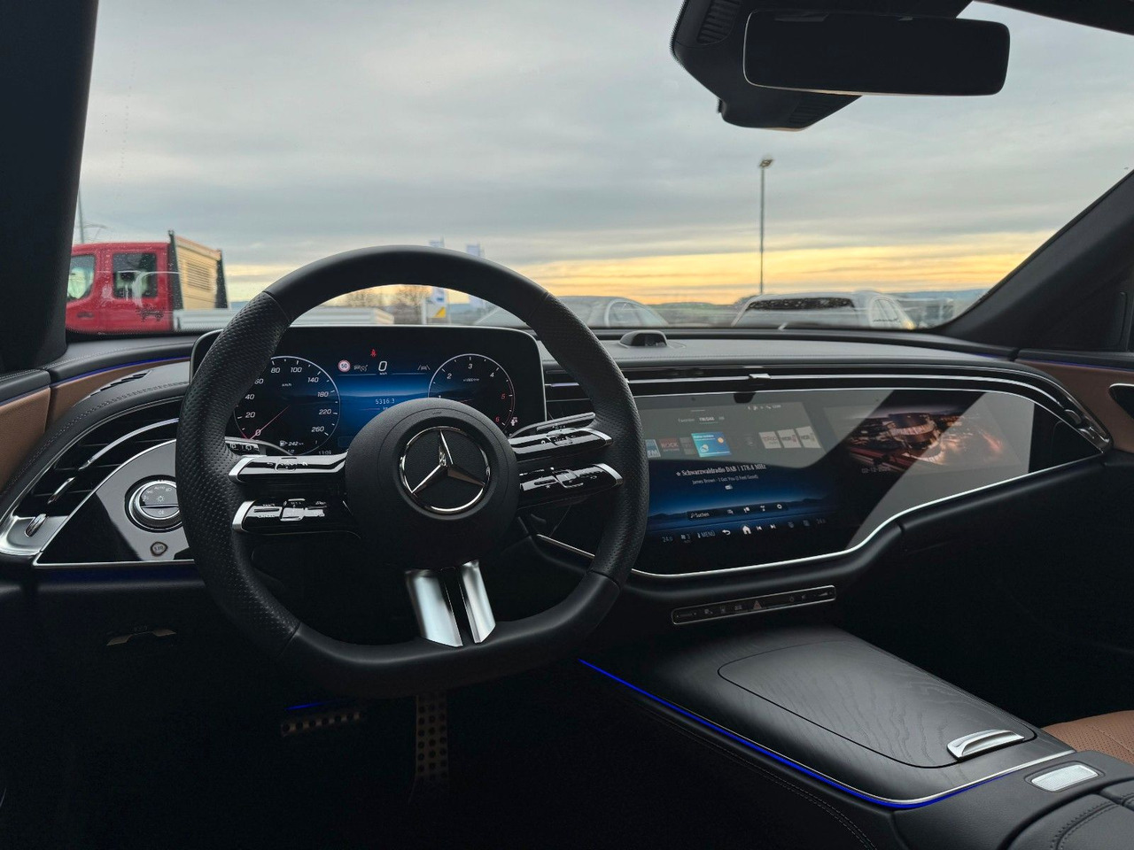 Coche familiar Mercedes-Benz E 220d T AMG+Hyperscreen+Leder+AHK+DistrPro+STH: foto 17