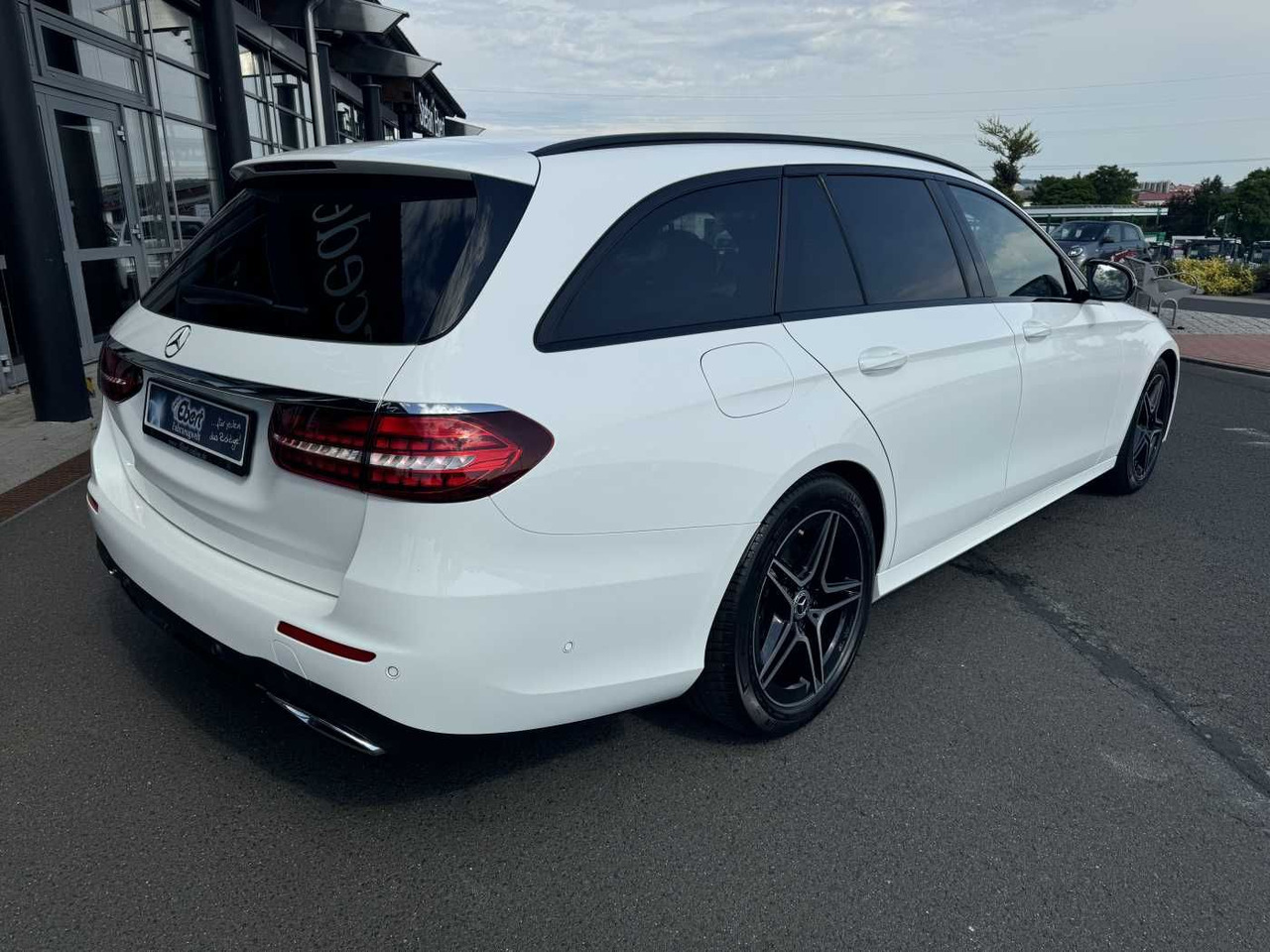 Mercedes-Benz E 220d T AMG+Pano+AHK+Night+TotW+ RKamera+Ambien - Coche: foto 4 Mercedes-Benz E 220d T AMG+Pano+AHK+Night+TotW+ RKamera+Ambien - Coche: foto 4
