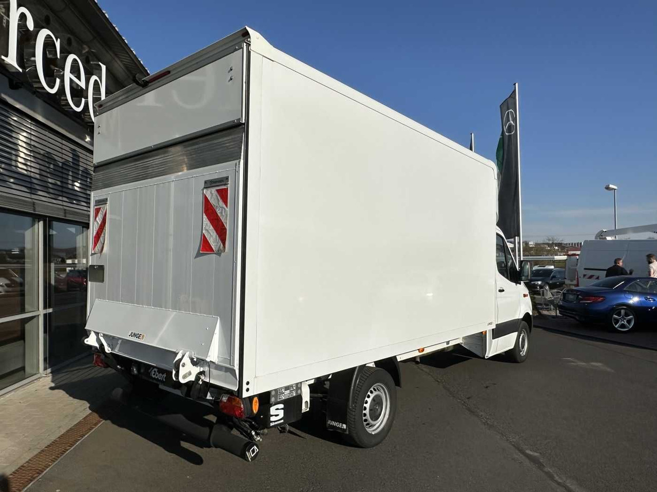 Mercedes-Benz Sprinter 317 CDI Koffer LBW Klima Kamera SHZ - Furgoneta caja cerrada: foto 4 Mercedes-Benz Sprinter 317 CDI Koffer LBW Klima Kamera SHZ - Furgoneta caja cerrada: foto 4