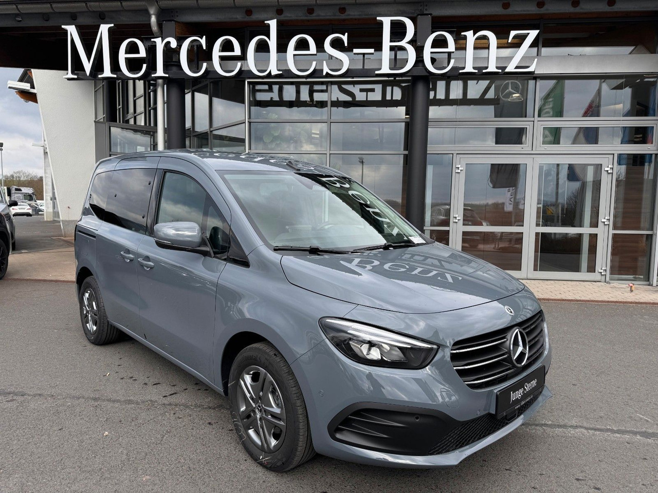 Mercedes-Benz T 180 Style LED Kamera KEYLESS MBUX SHZ - Coche: foto 1 Mercedes-Benz T 180 Style LED Kamera KEYLESS MBUX SHZ - Coche: foto 1