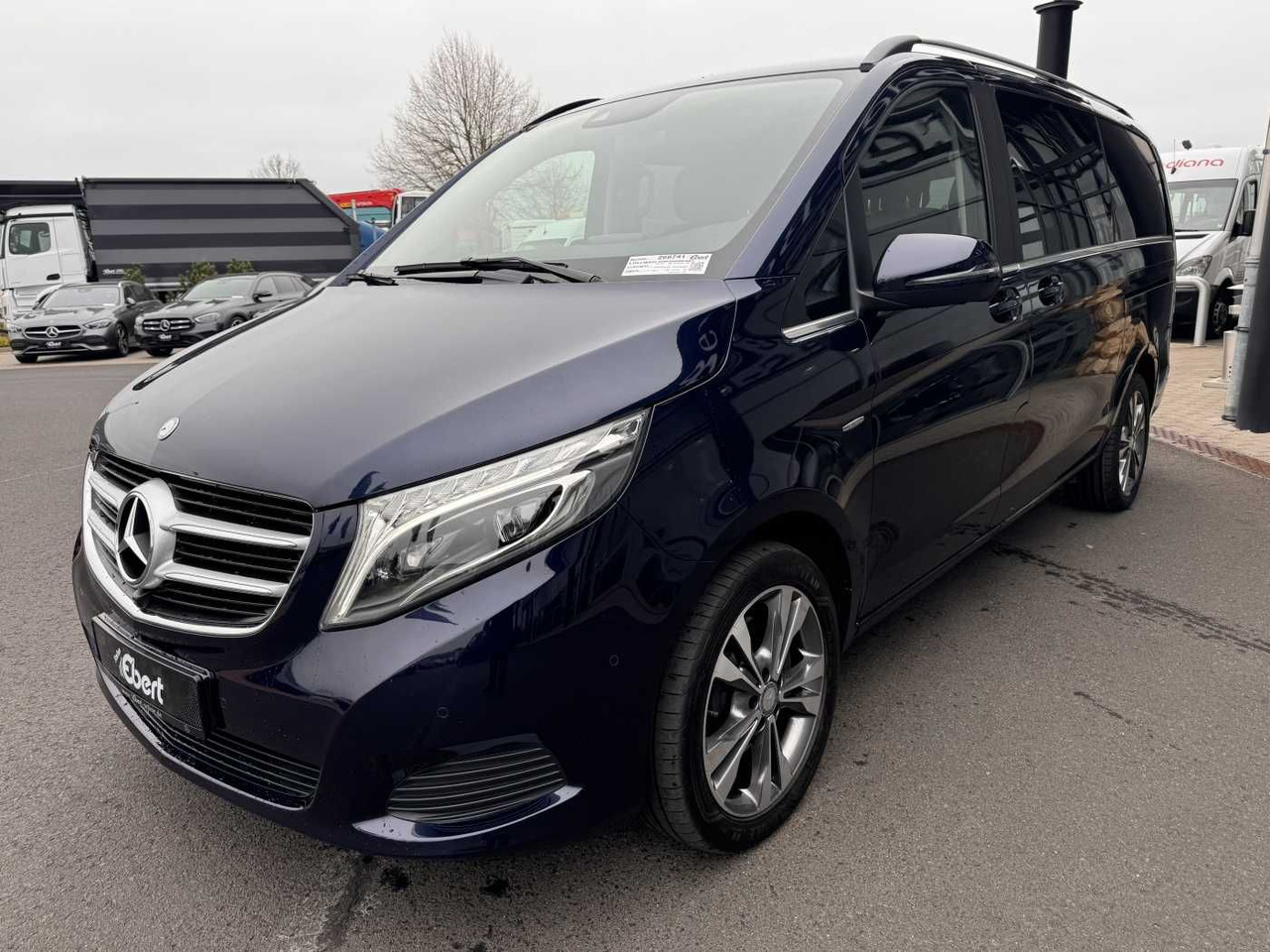 Mercedes-Benz V 250 d AVA ED 4MATIC Panorama Tisch 360 Sound - Furgoneta de pasajeros: foto 3 Mercedes-Benz V 250 d AVA ED 4MATIC Panorama Tisch 360 Sound - Furgoneta de pasajeros: foto 3