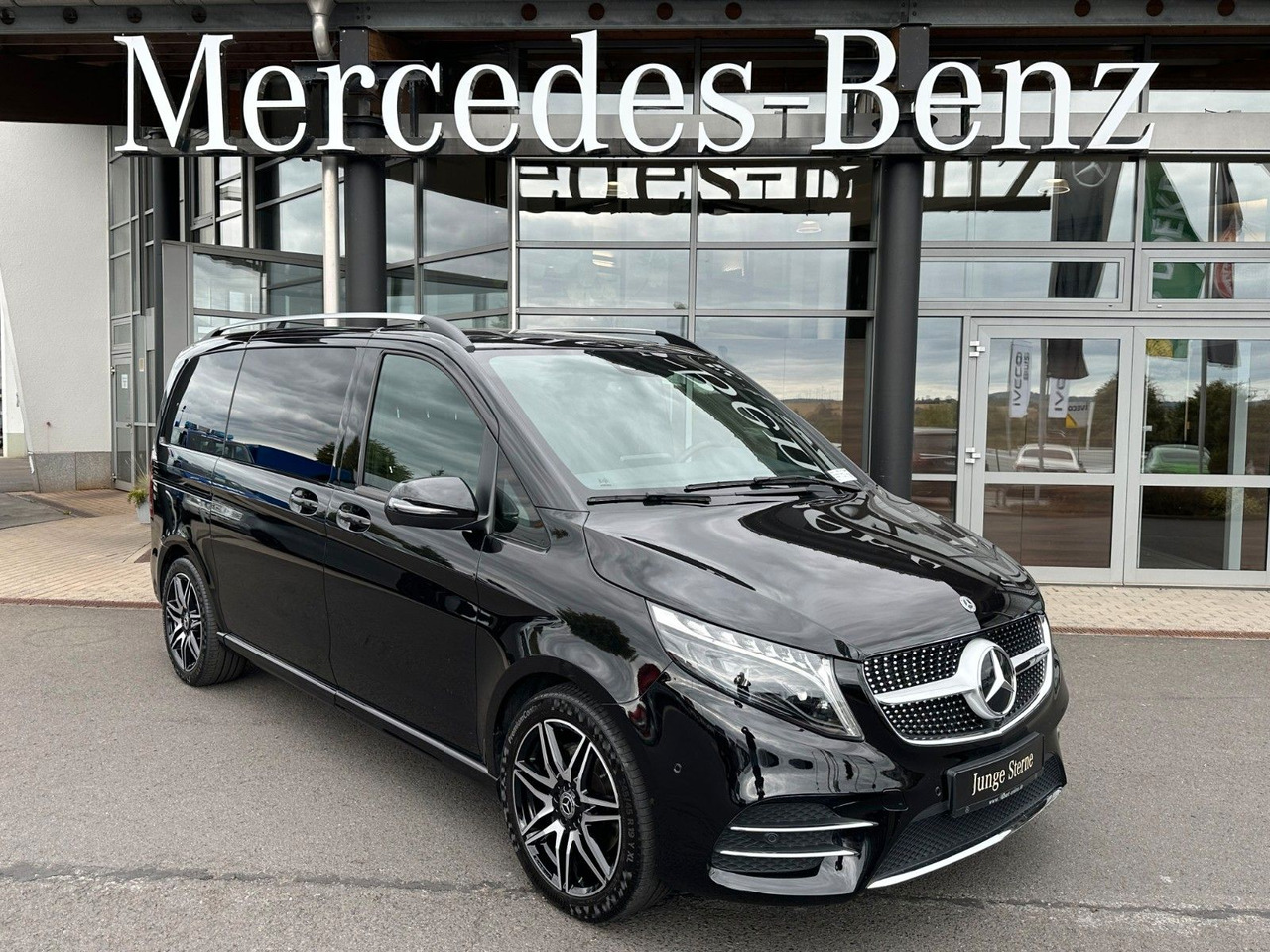 Mercedes-Benz V 250 d EDITION AMG Kompakt ILS elektr Türen - Furgoneta de pasajeros: foto 1 Mercedes-Benz V 250 d EDITION AMG Kompakt ILS elektr Türen - Furgoneta de pasajeros: foto 1
