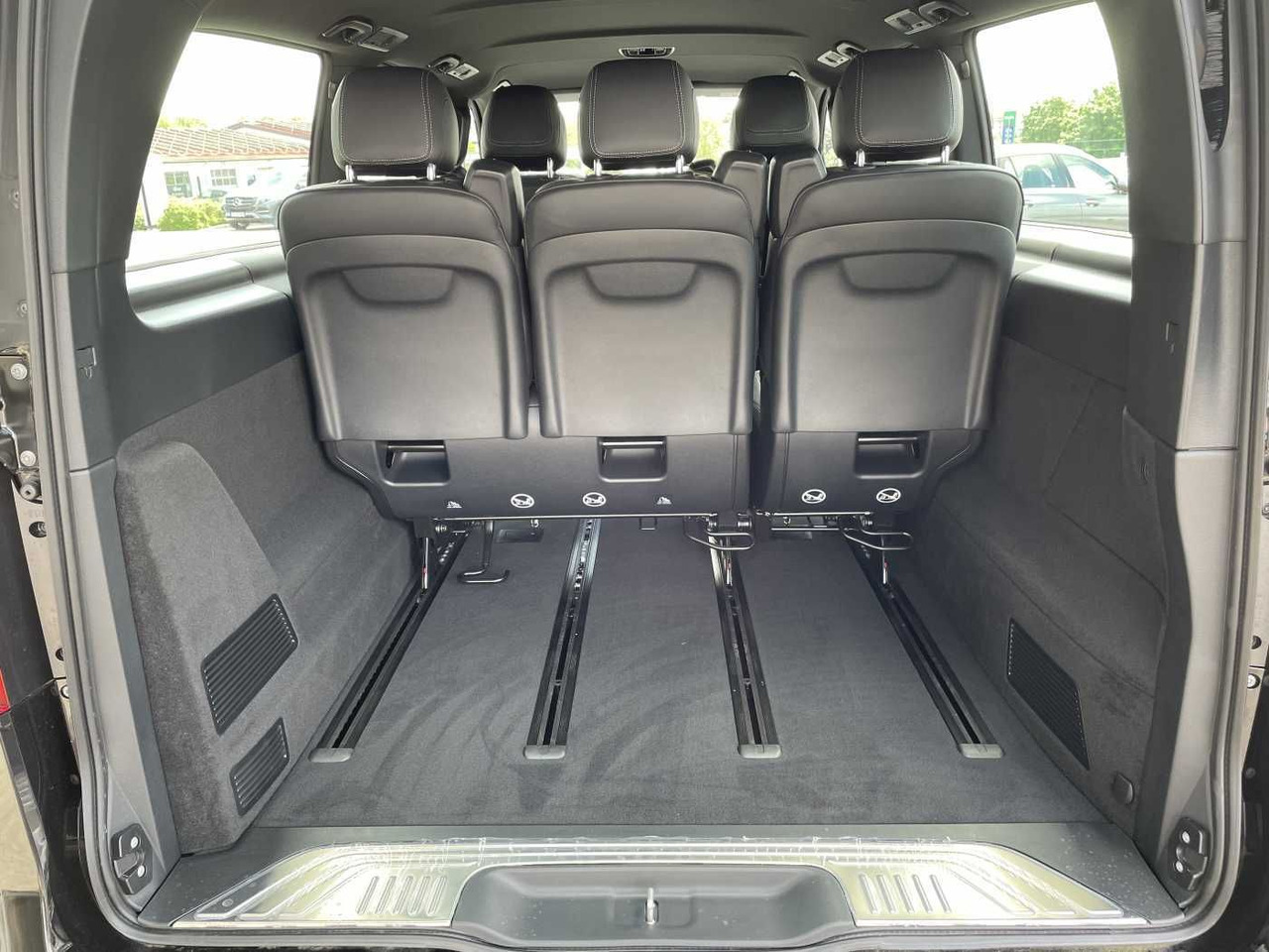 Mercedes-Benz V 300 d AVA 4MATIC AMG Kühlschrank AIRMATIC - Coche: foto 5 Mercedes-Benz V 300 d AVA 4MATIC AMG Kühlschrank AIRMATIC - Coche: foto 5