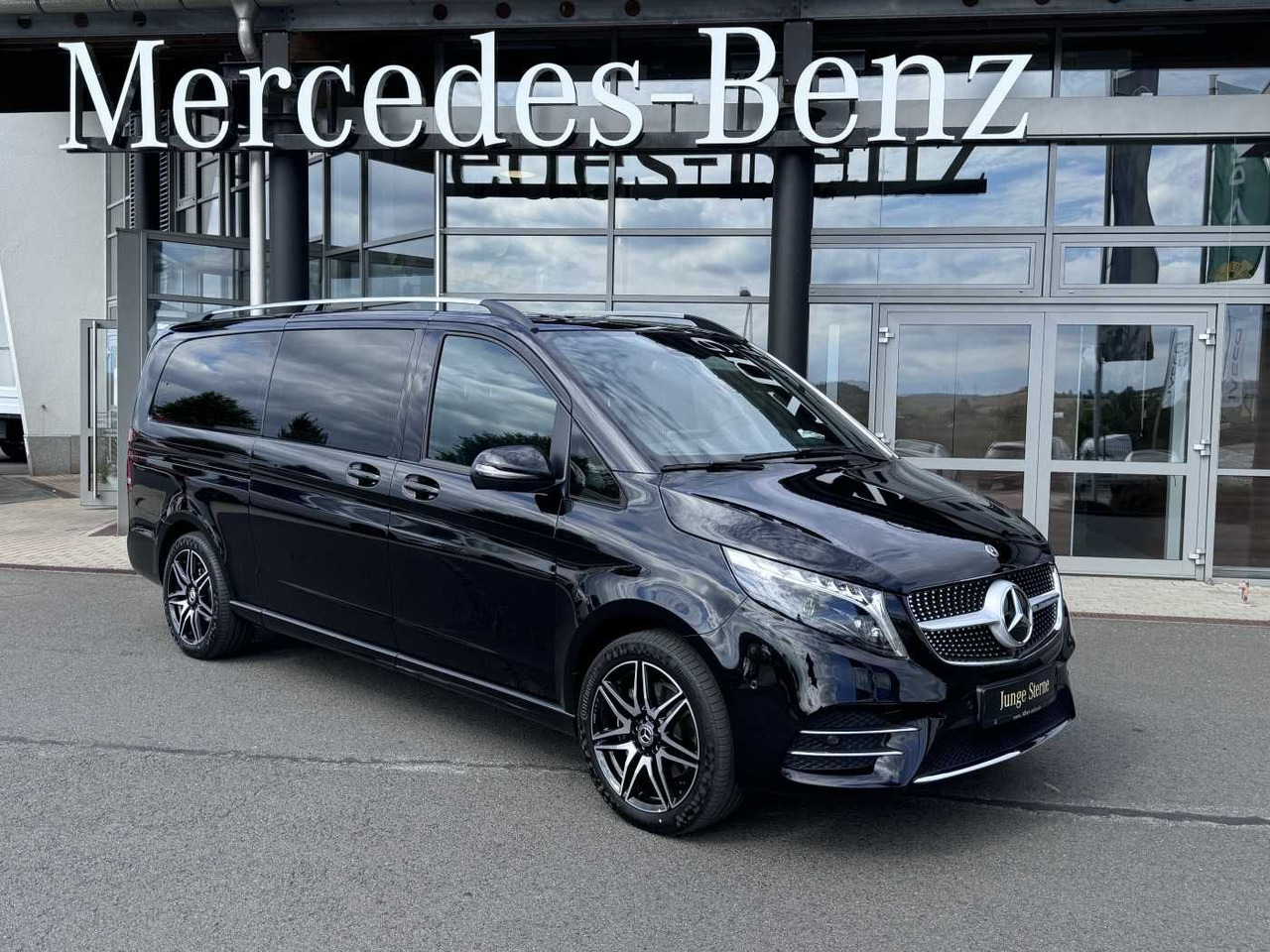 Mercedes-Benz V 300 d AVA AMG 4MATIC AIRMATIC Sitzklima el Tür - Furgoneta de pasajeros: foto 1 Mercedes-Benz V 300 d AVA AMG 4MATIC AIRMATIC Sitzklima el Tür - Furgoneta de pasajeros: foto 1