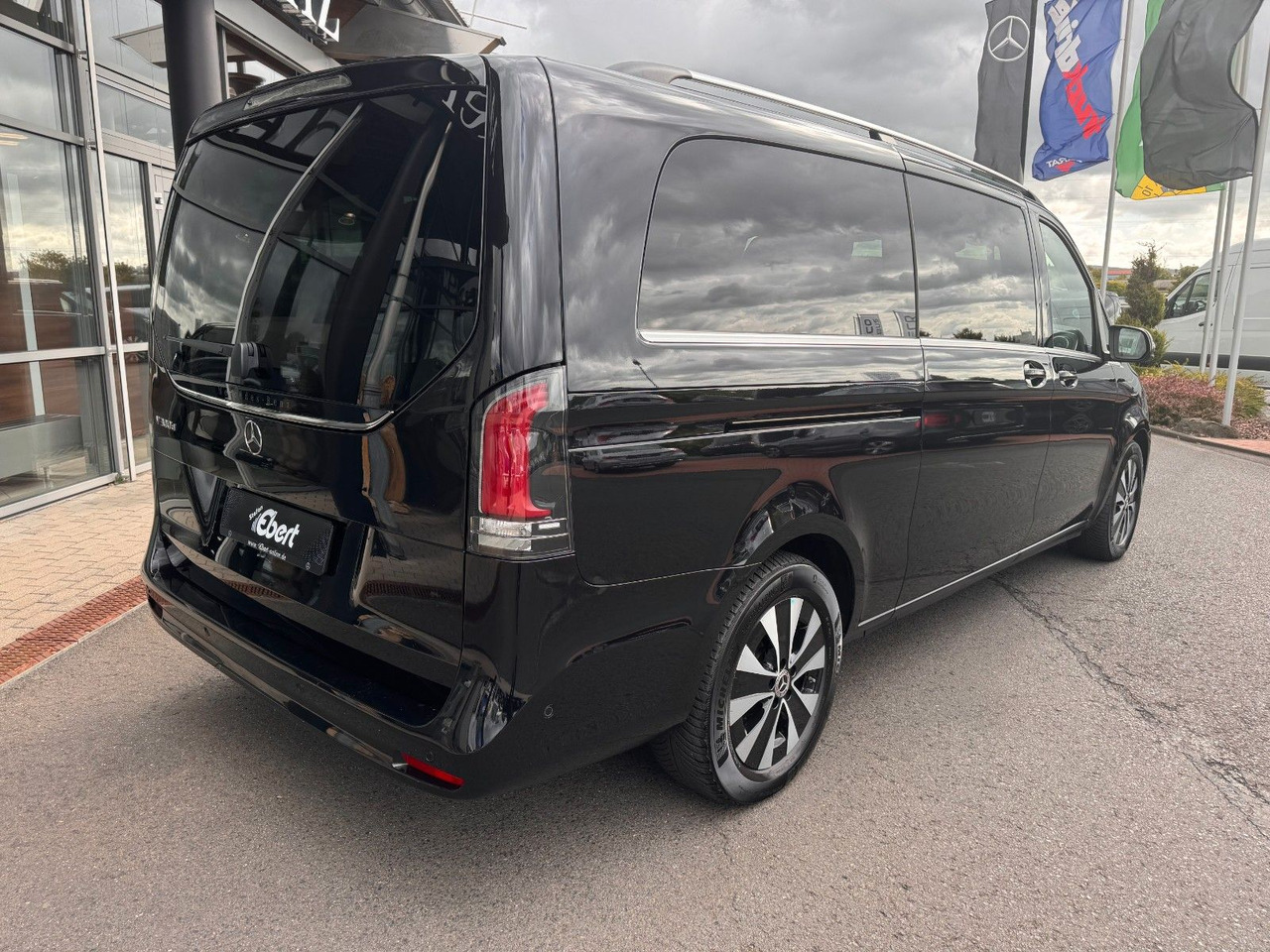 Mercedes-Benz V 300 d AVANTGARDE Extralang 360Kamera Standheiz - Furgoneta de pasajeros: foto 4 Mercedes-Benz V 300 d AVANTGARDE Extralang 360Kamera Standheiz - Furgoneta de pasajeros: foto 4